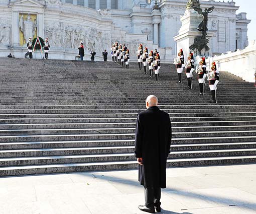 Corona di fiori al Milite Ignoto per a festa dell&rsquo;unit&agrave; dIItalia